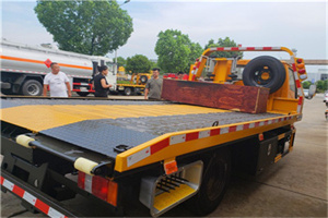 阿图什附近拖车电话号码服务